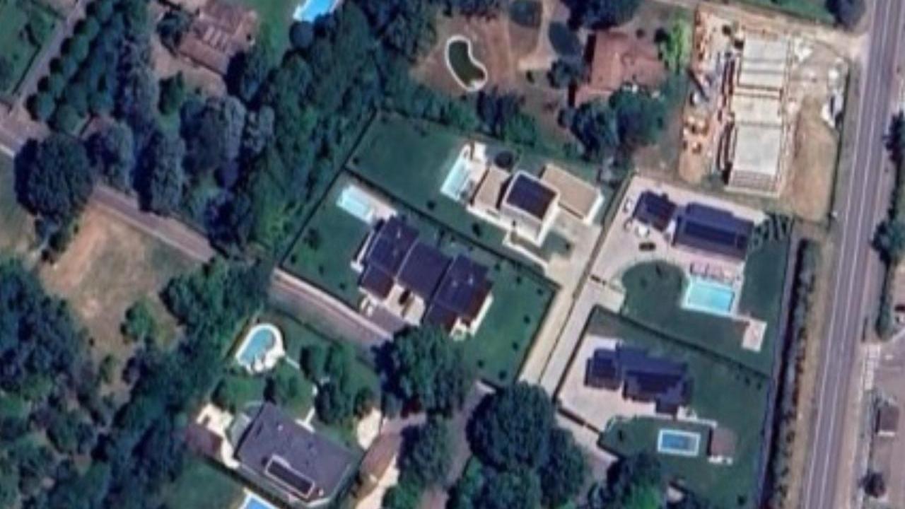 Una vista delle piscine private di Montale su Earth