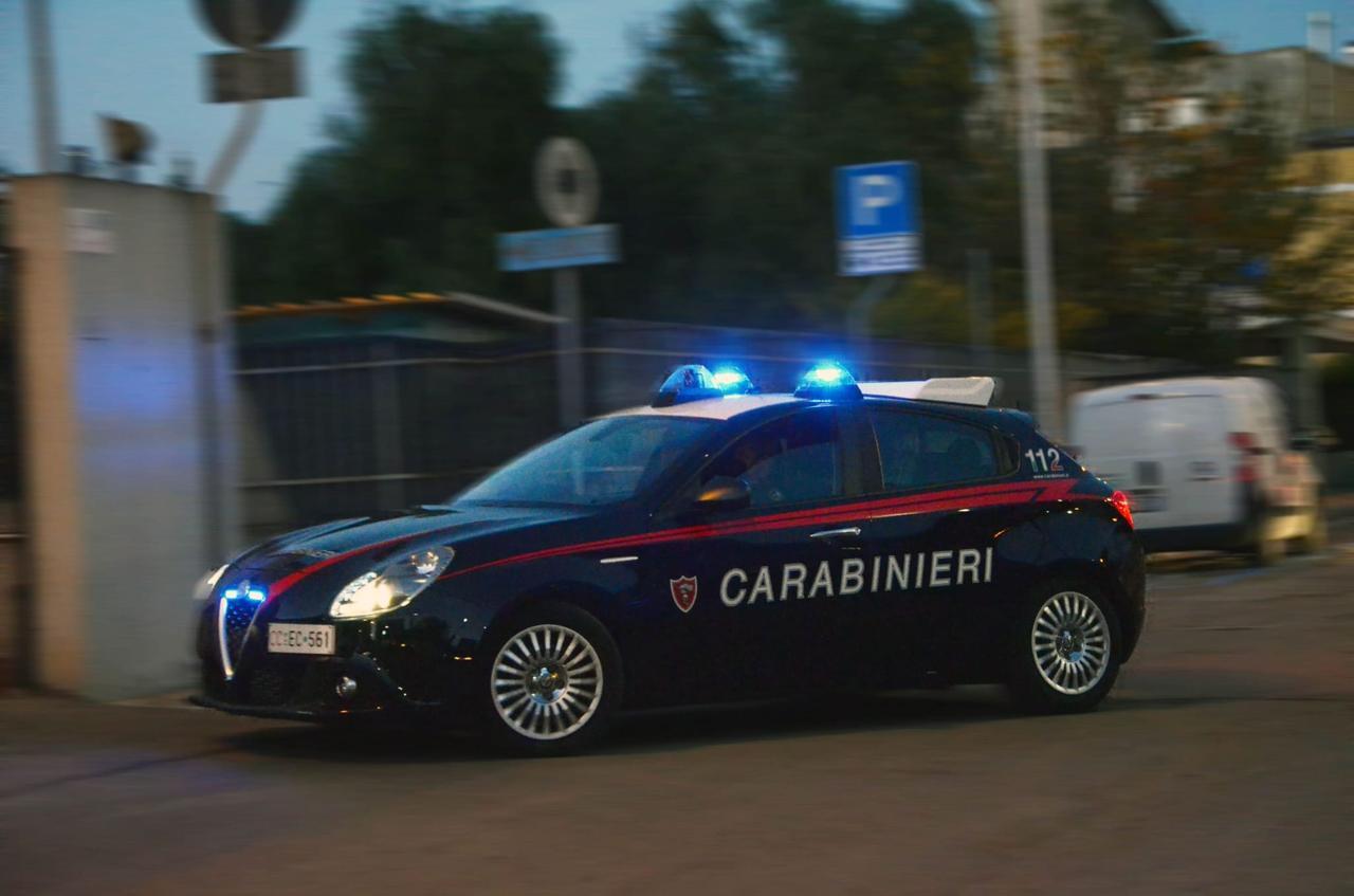 Ruba un’auto e causa un incidente: arrestato