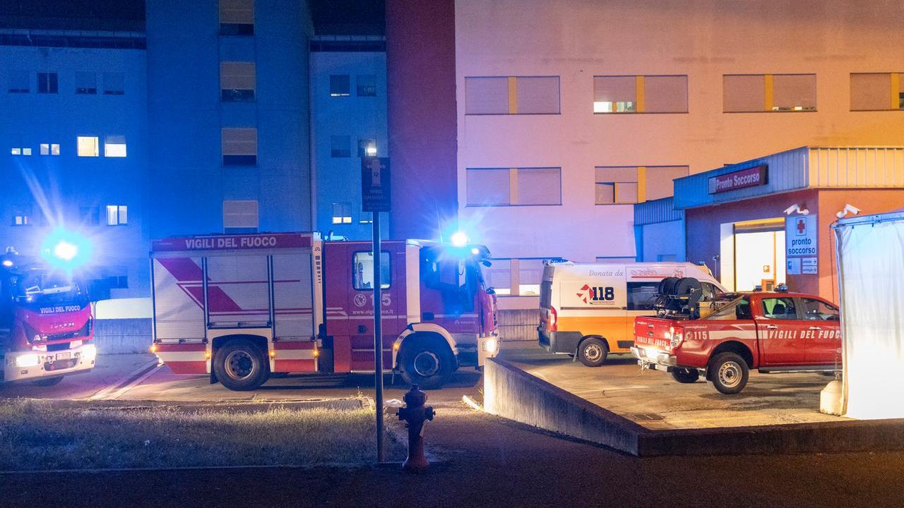 L'intervento dei vigili del fuoco all'ospedale di Sassuolo