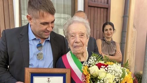 Zia Mariuccia compie 100 anni, il sindaco di Ardara: «La quinta in paese, un record»