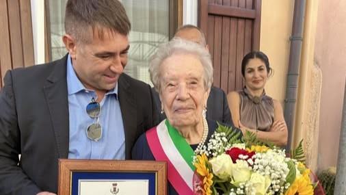Zia Mariuccia compie 100 anni, il sindaco di Ardara: «La quinta in paese, un record»