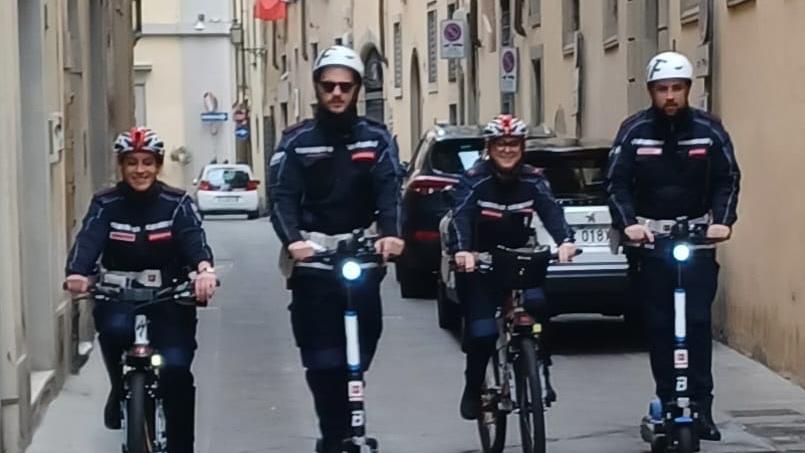 Prato, da maggio la Municipale ha fatto 95 multe a bici e monopattini