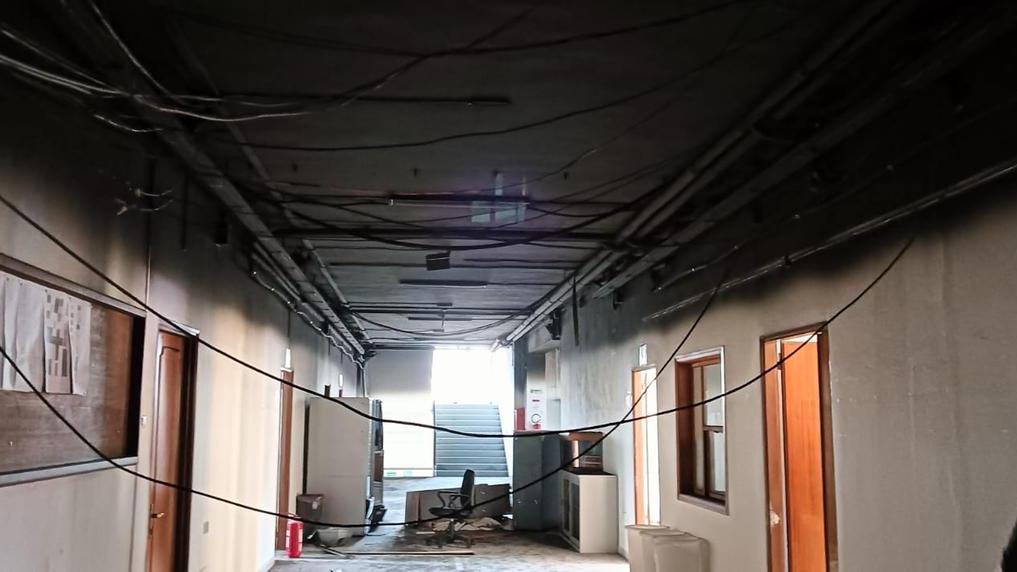 L’incendiario è tornato a controllare se il fuoco stesse distruggendo la scuola