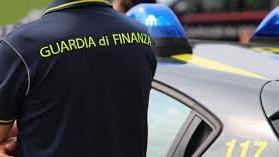 Grosseto, rissa in centro coltelli e bottiglie: sette indagati, sei sono minorenni