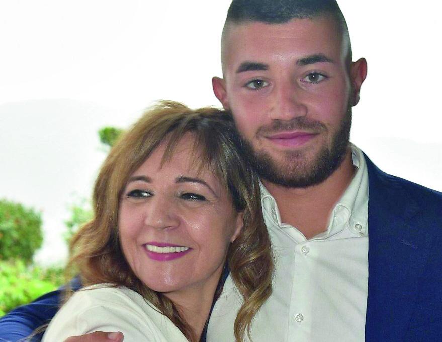 Parla la madre dell’ucciso: «Mio figlio è morto, voi avete scelto il silenzio, siete tutti colpevoli»