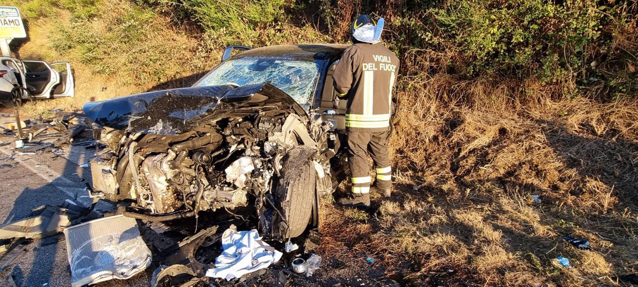 Schianto alle porte di Nuoro: stazionarie le condizioni della 13enne rimasta gravemente ferita