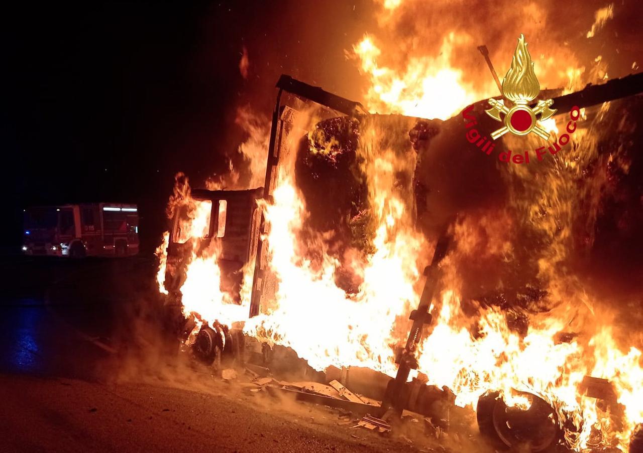 
	Il tir tra le fiamme

