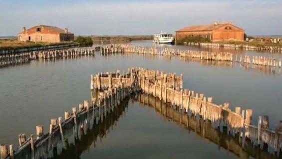 È franato lo storico “lavoriero”, era simbolo di Comacchio e delle Valli