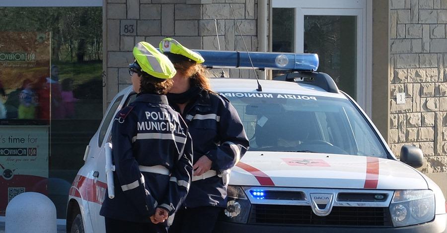 Prato, il molestatore delle donne aggredisce la polizia municipale: denunciato