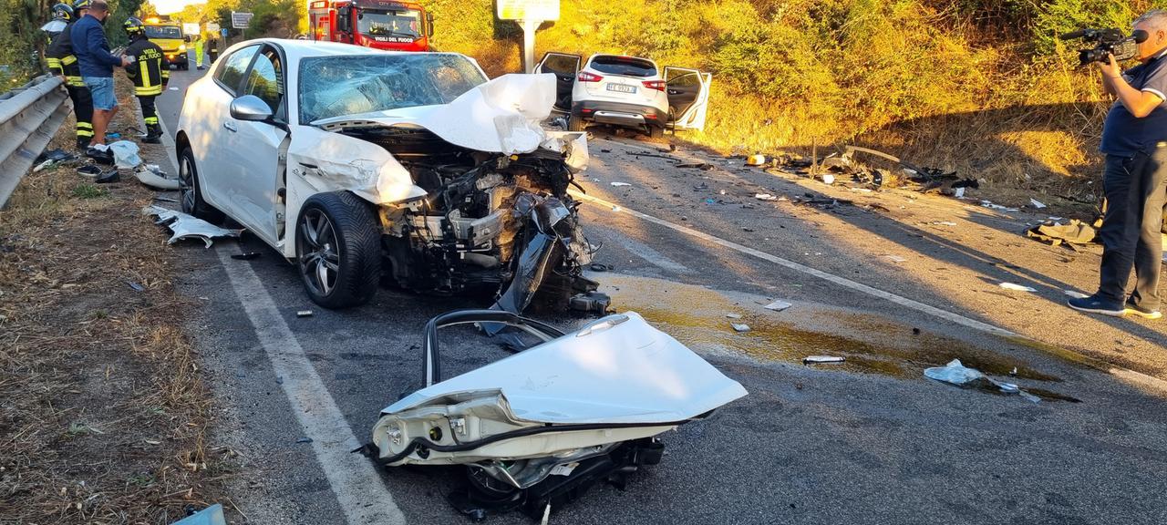 
	Lo schianto sulla strada statale 389 (foto di Massimo Locci)

