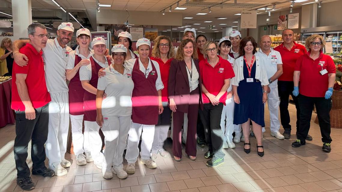 Lo staff della Coop di Finale Emilia