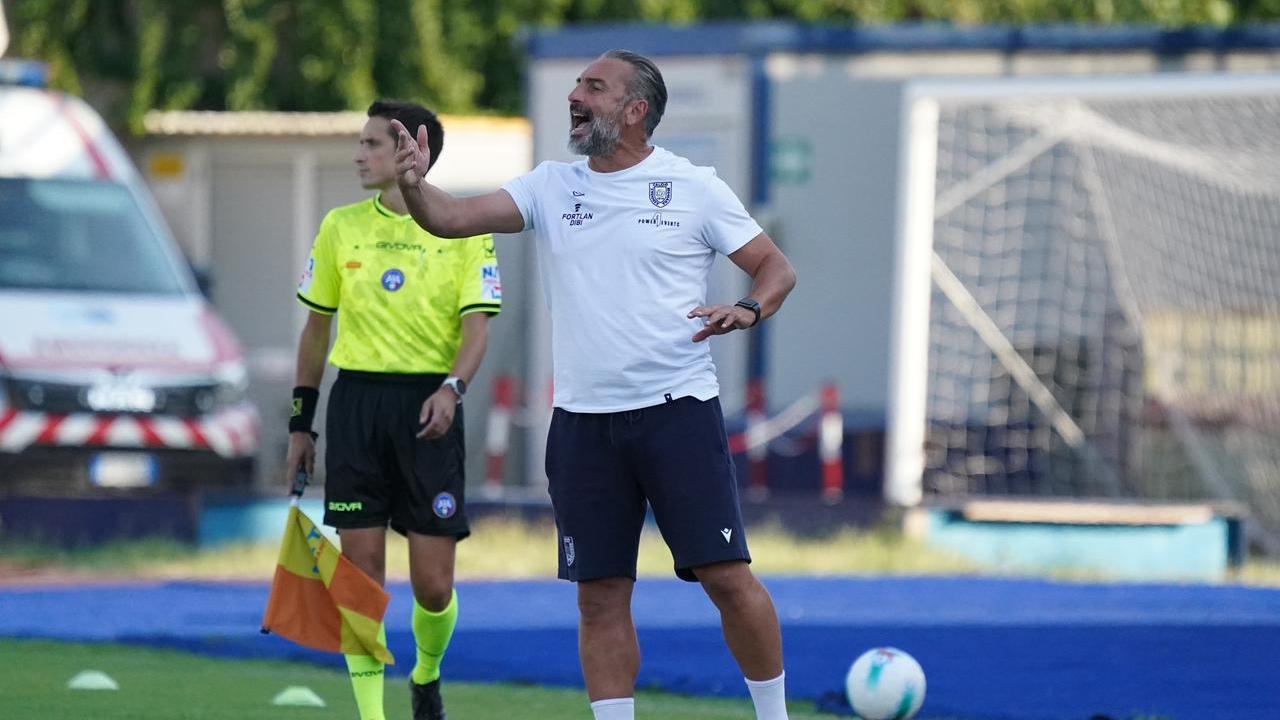 Juve Stabia-Reggiana, mister Dionigi: «Mi aspetto un avversario aggressivo sin dall’inizio»