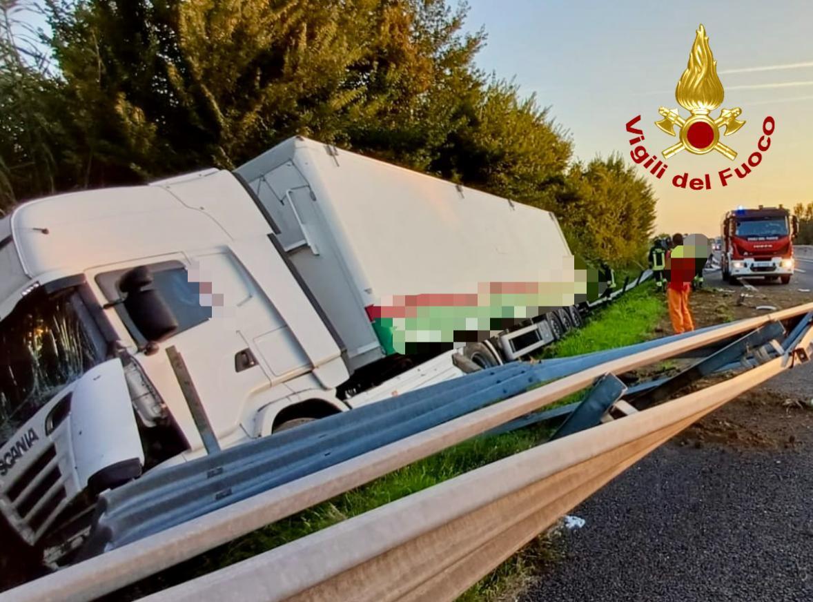 
	Il tir coinvolto nell'incidente sulla Firenze-Mare

