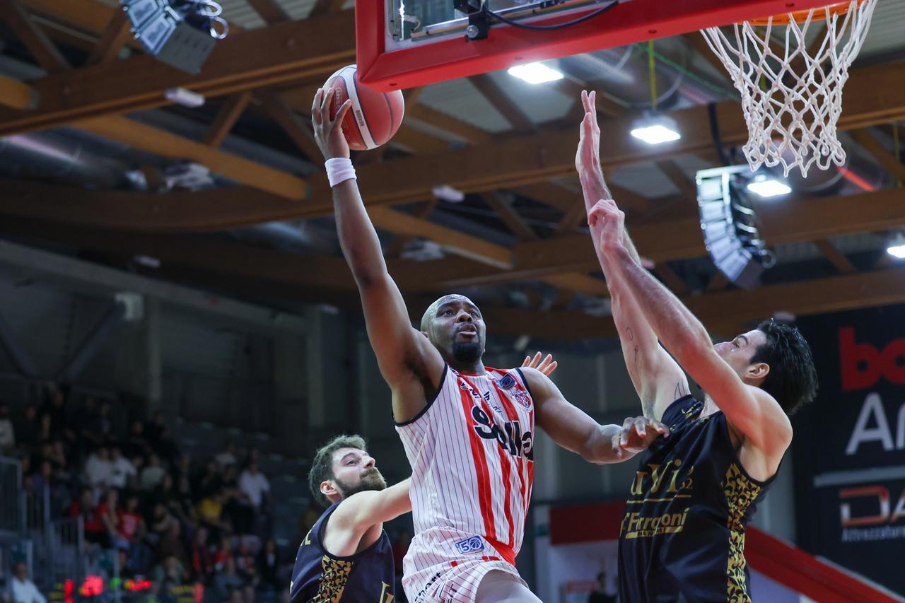 Sella Cento, salta l’ultima prestigiosa amichevole