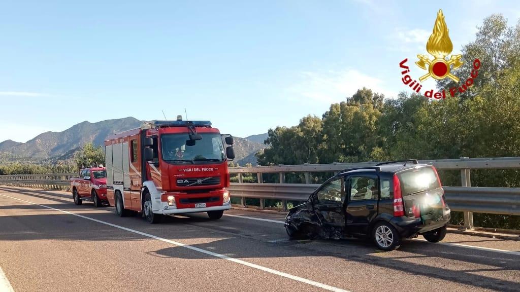 Scontro frontale sulla nuova Orientale Sarda: tre feriti