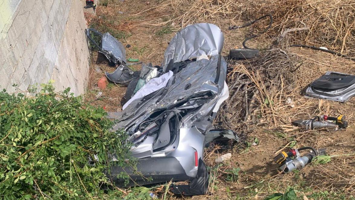Con l’auto in una scarpata, muore un nuorese di 45 anni