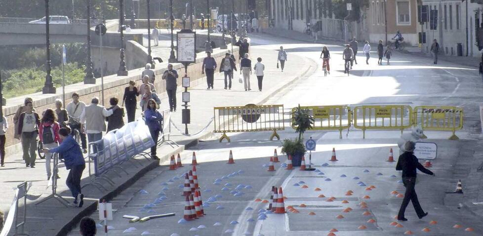 
	Lungarni chiusi per una manifestazione (foto d&rsquo;archivio)

