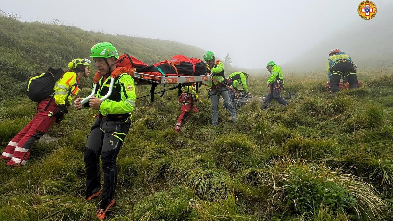 Scivola sul “Passo della morte” e precipita per 150 metri in un canalone: è grave