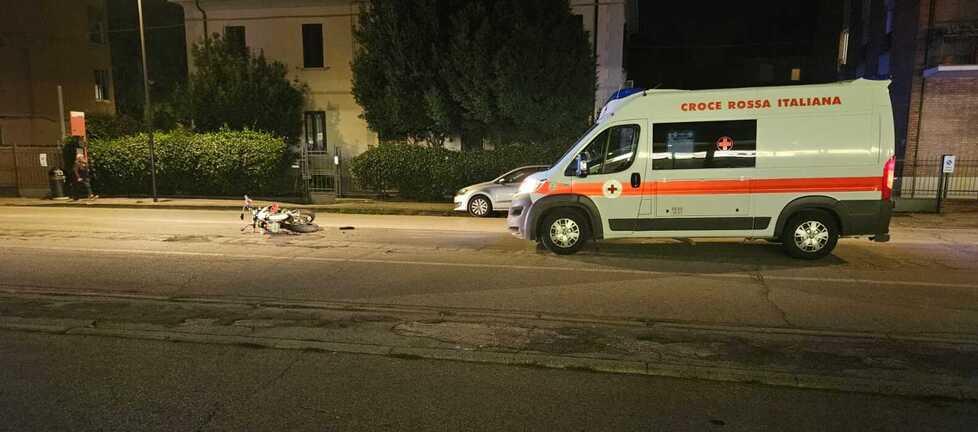 Ferrara, investe la moto e fugge: pirata della strada inseguito