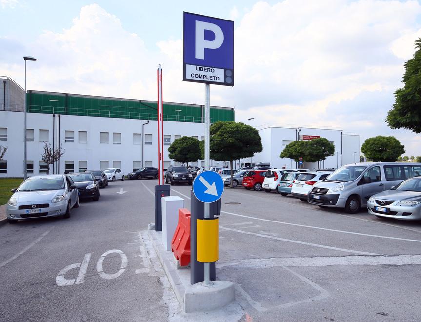 Auto elettriche a Ferrara, le ricariche nei parcheggi ospedalieri