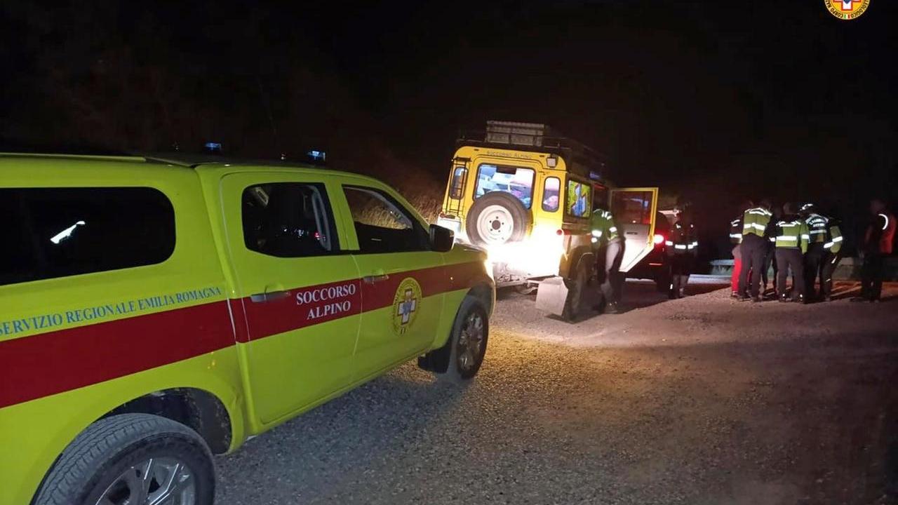 Disperso nel bosco a 81 anni, fungaiolo ritrovato nella notte