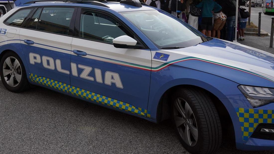 Un'auto della polizia (foto d'archivio)