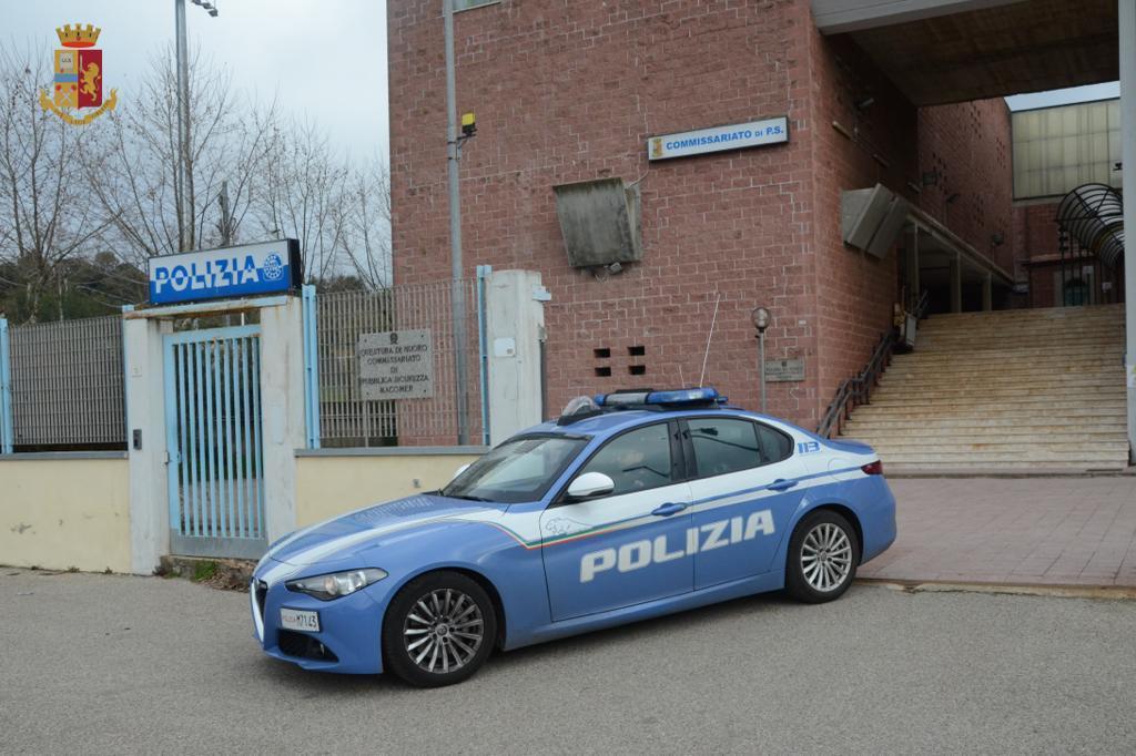 Guida ubriaco, ha un incidente, e viene denunciato per possesso di droga