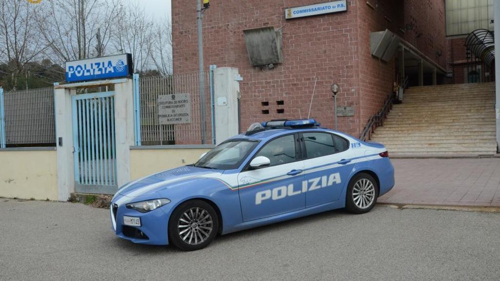 Guida ubriaco, ha un incidente, e viene denunciato per possesso di droga