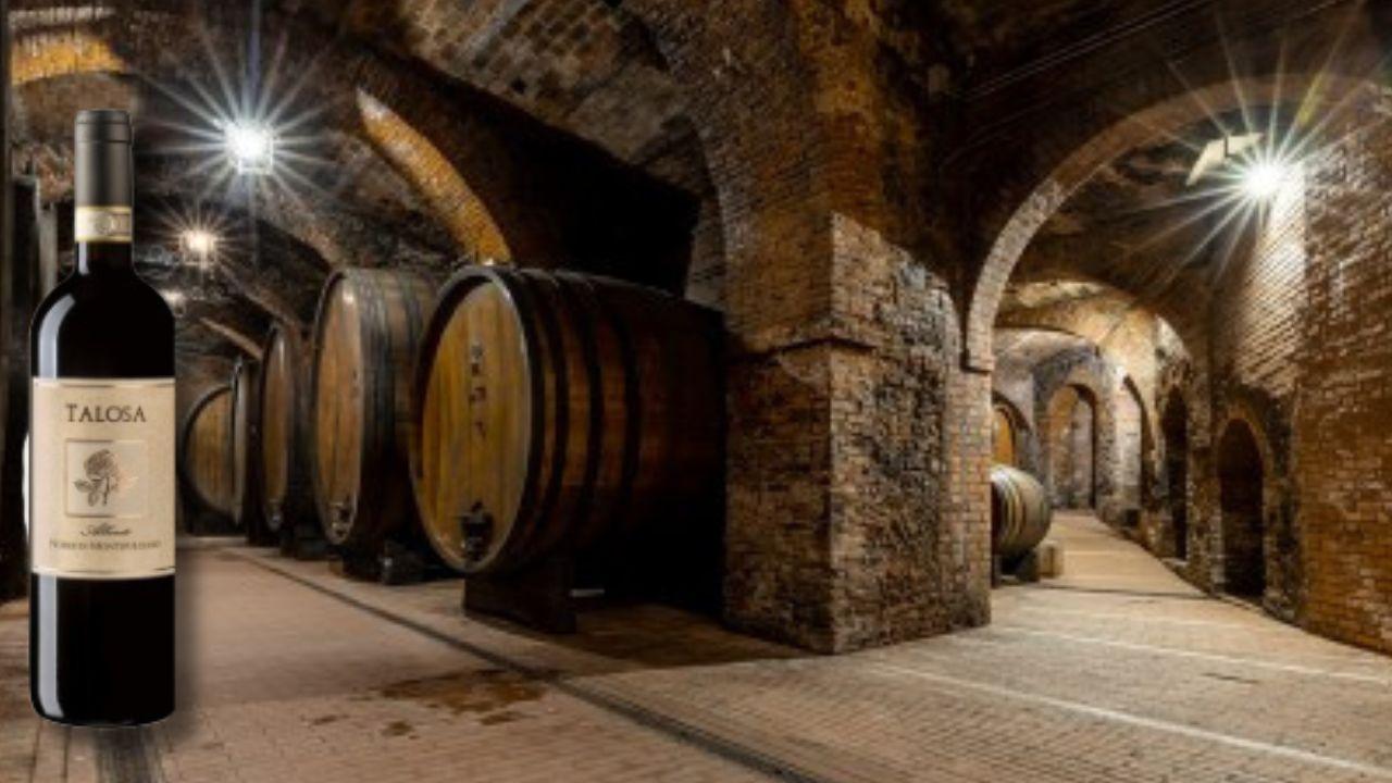 La tomba etrusca di Talosa e una bottiglia del famoso vino