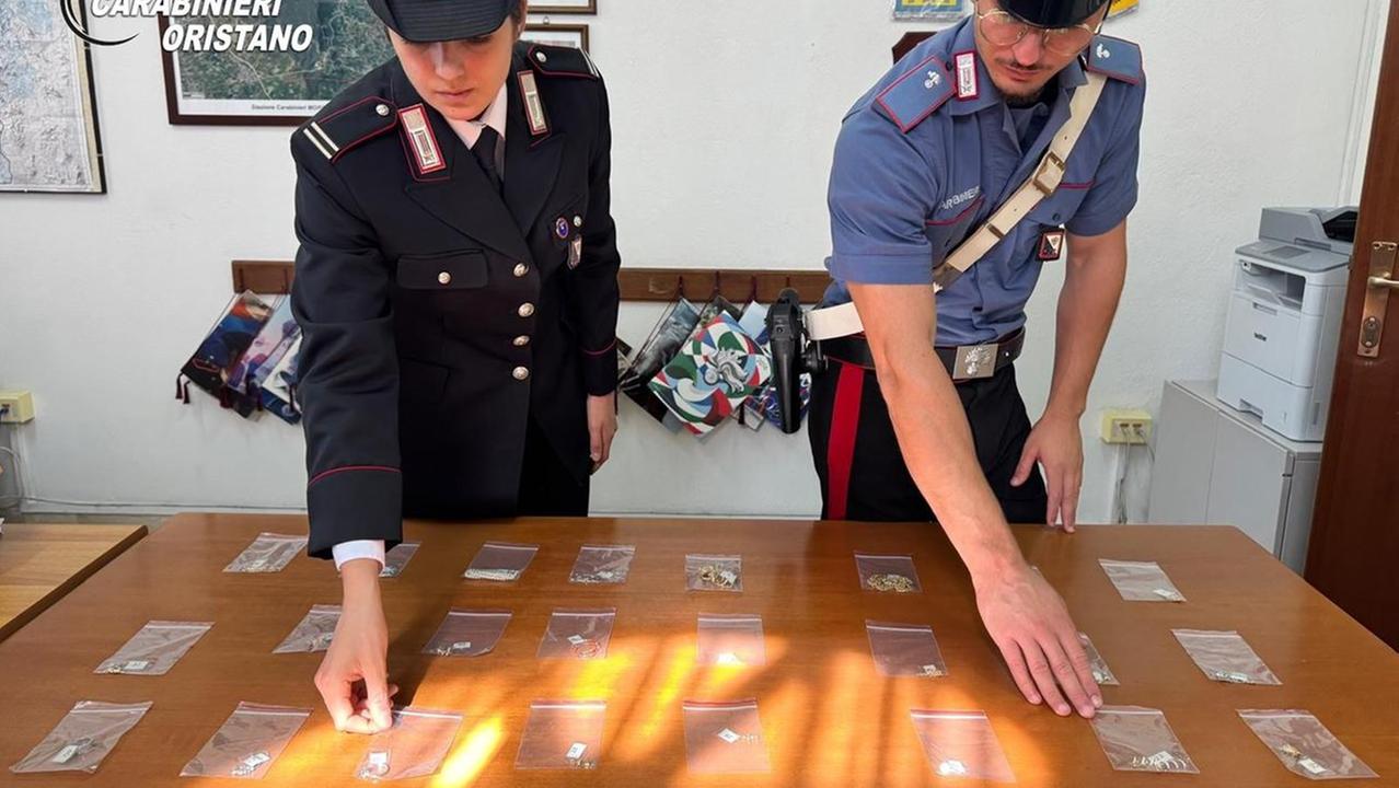 Trovata col bottino di alcuni furti di gioielli, denunciata per ricettazione