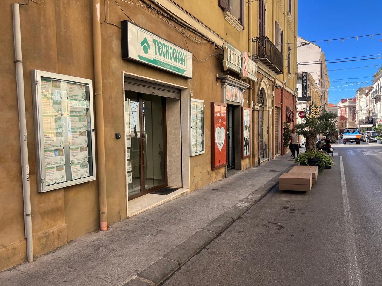 In agenzia armato di coltello: voleva farsi restituire il denaro pagato per un locale