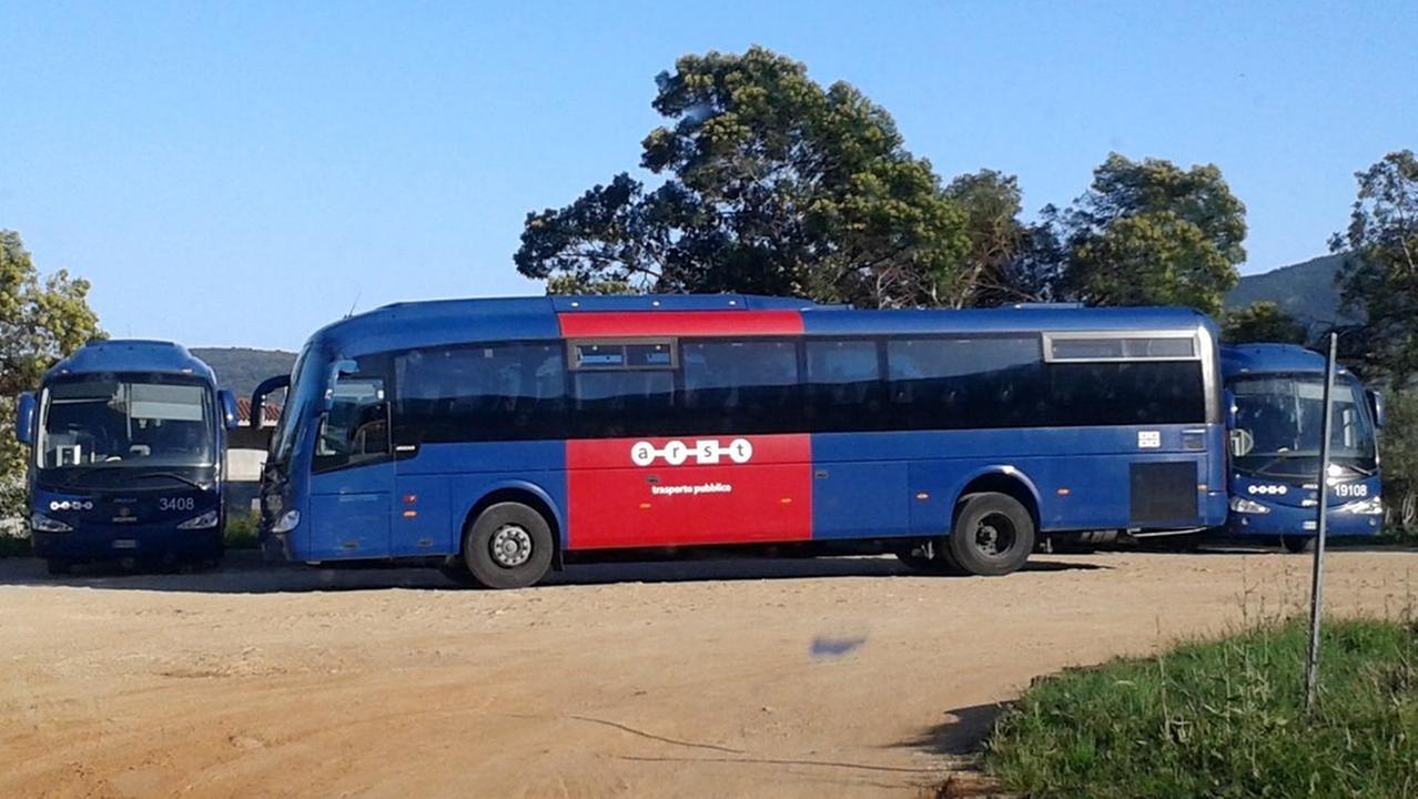 Bus Olbia-San Teodoro, con l’inizio della scuola servizio in tilt: i passeggeri restano a terra