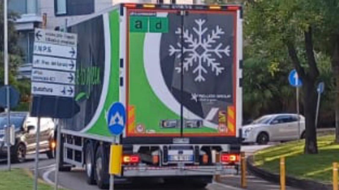 Tir in avaria blocca il traffico nell’ora di punta