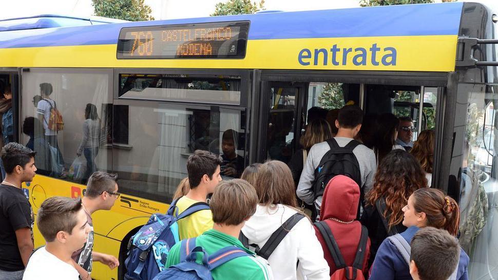 
	La ressa per salire su un autobus

