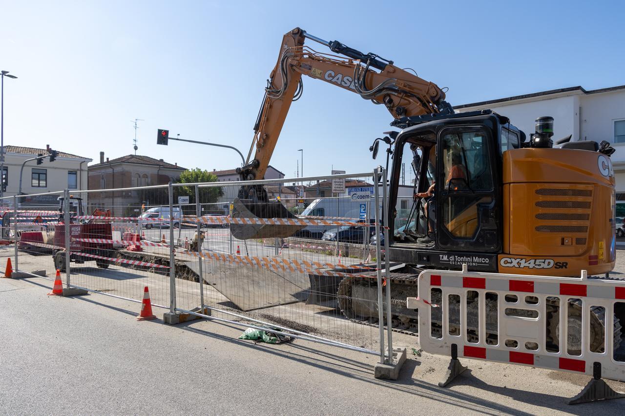 Cantiere eterno a Ferrara, i commercianti: «Non si vive più»