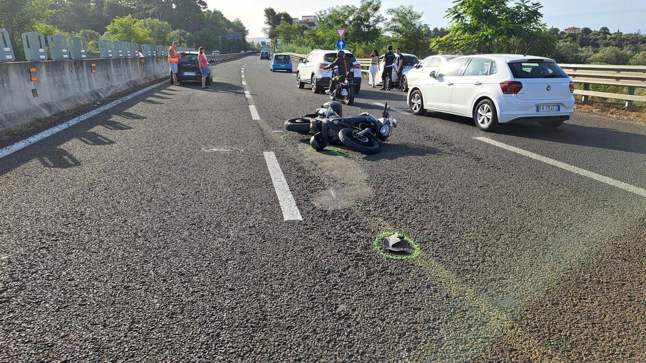 Sassari, scontro con un auto: grave un motociclista