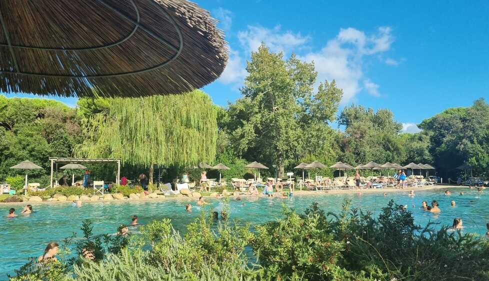 
	Il lago balneabile del camping Esperidi di Bibbona

