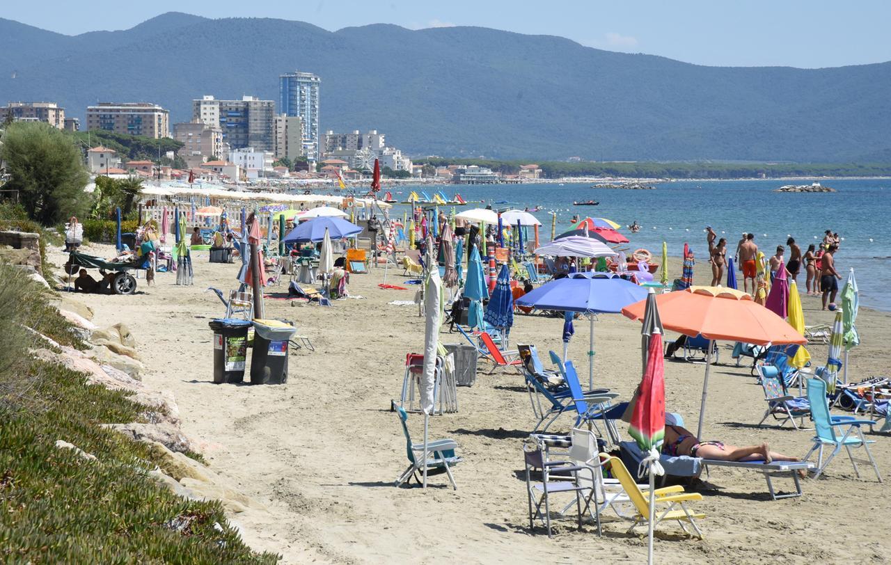 
	La spiaggia a Follonica

