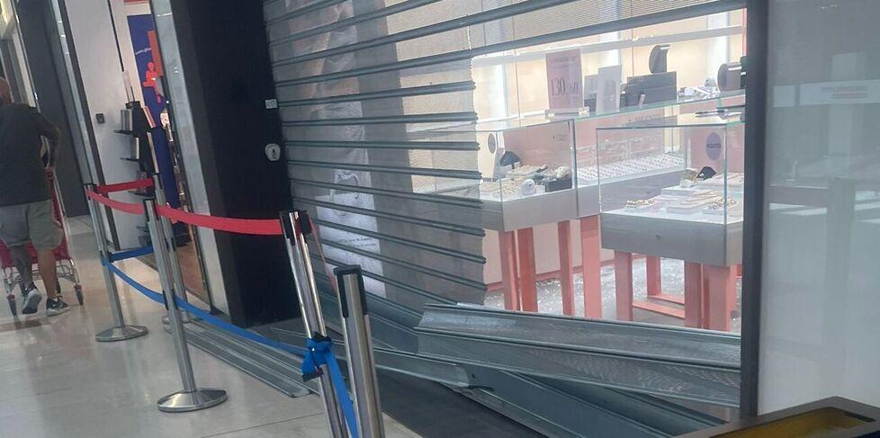 Maxi furto in gioielleria ai Portali: spariti preziosi per migliaia di euro
