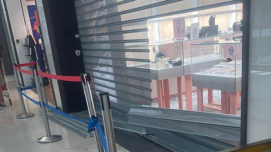 Maxi furto in gioielleria ai Portali: spariti preziosi per migliaia di euro