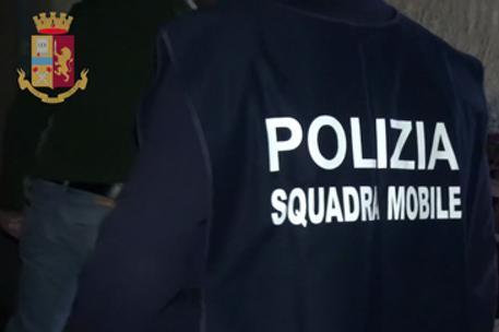 Nel circolo la base operativa dei criminali per spaccio, rapine e un sequestro di persona: due arresti