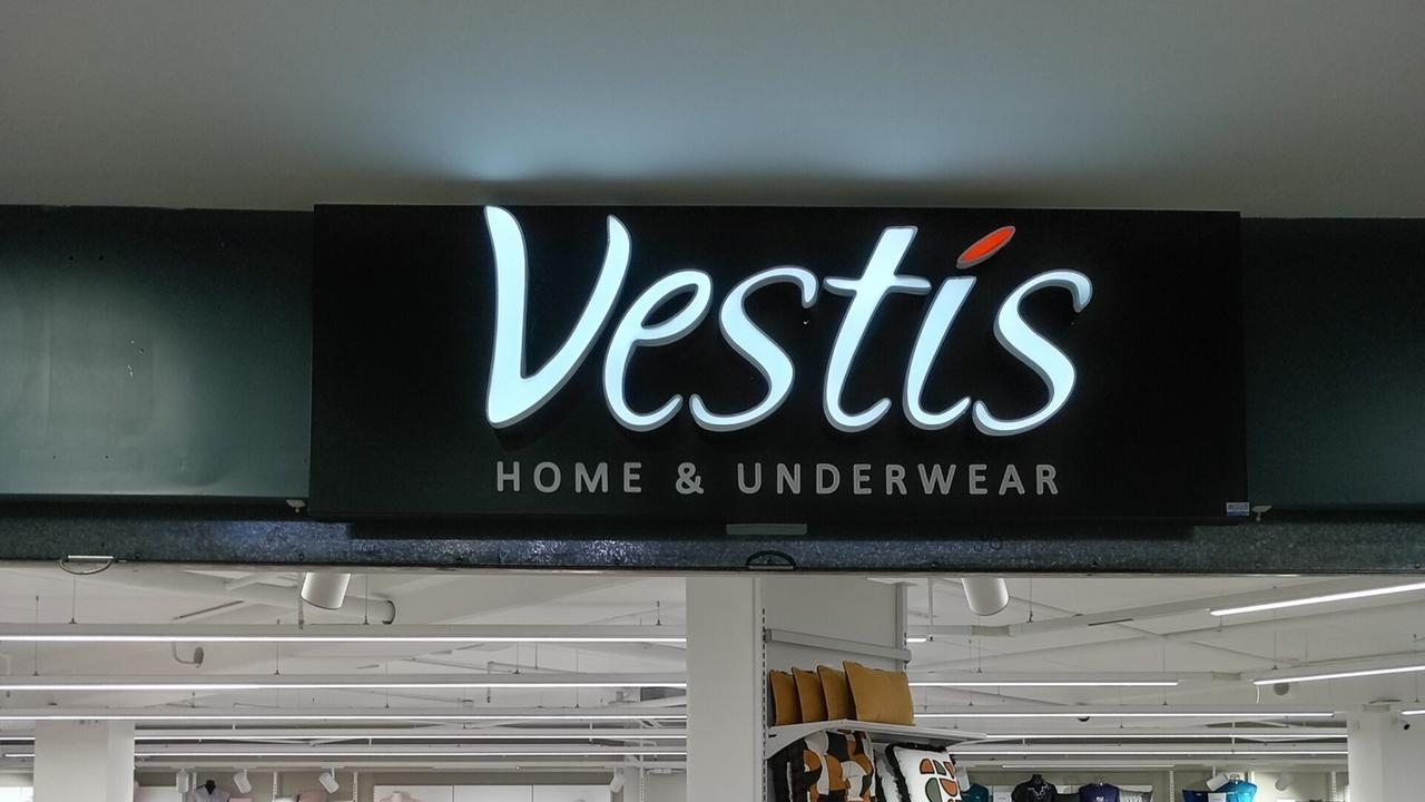 Tenta di evitare un furto ma viene colpita dai rapinatori: i nomi degli accusati