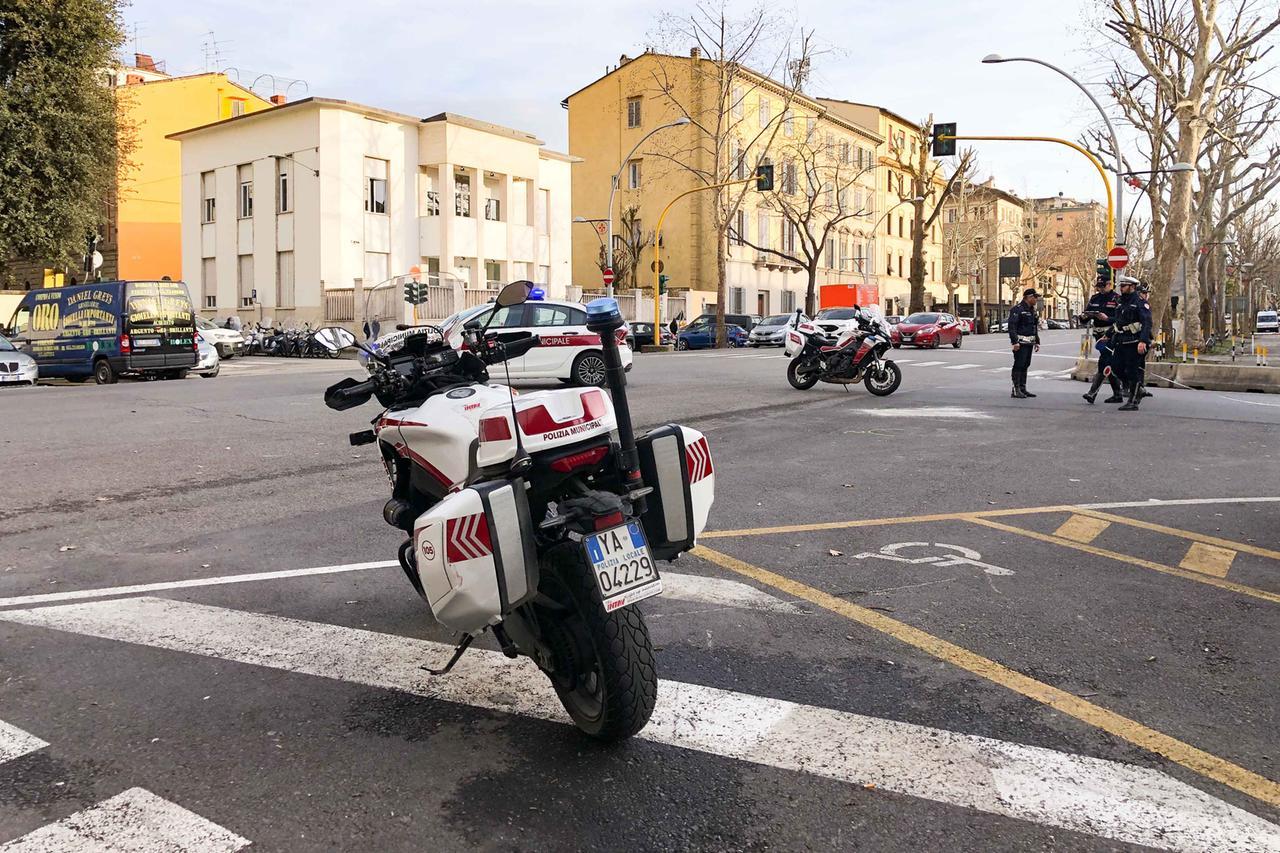 Firenze, aggredisce la moglie in strada: 39enne denunciato dalla Polizia Municipale