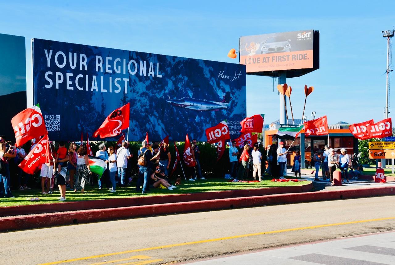 Olbia, nuova manifestazione in aeroporto: «Stop al genocidio in Palestina»