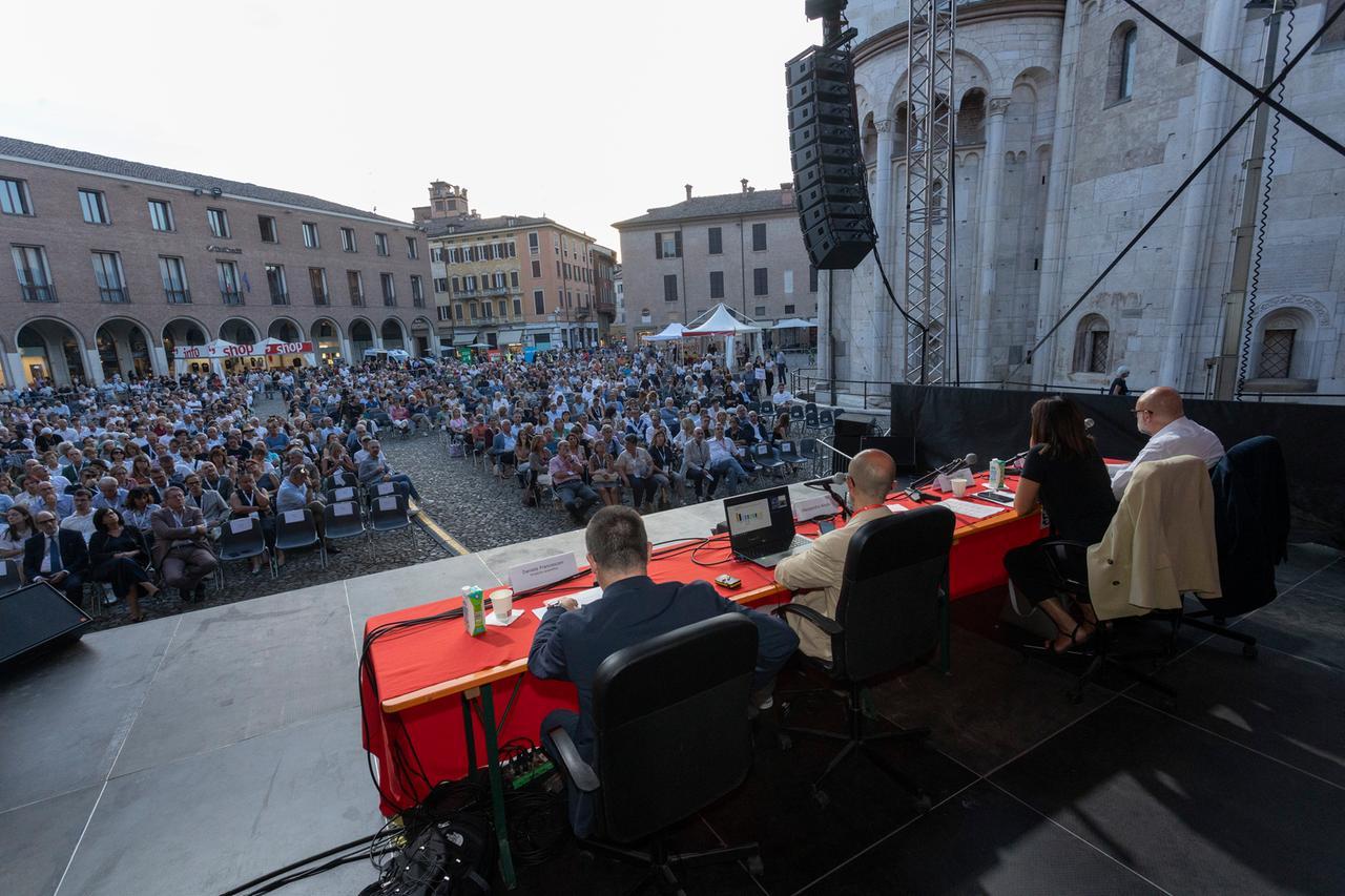 
	Una lezione in piazza Grande

