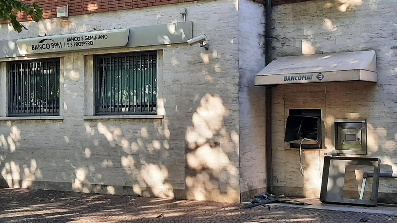 Esplosione nella notte a Praticello: assaltato il bancomat della Bpm