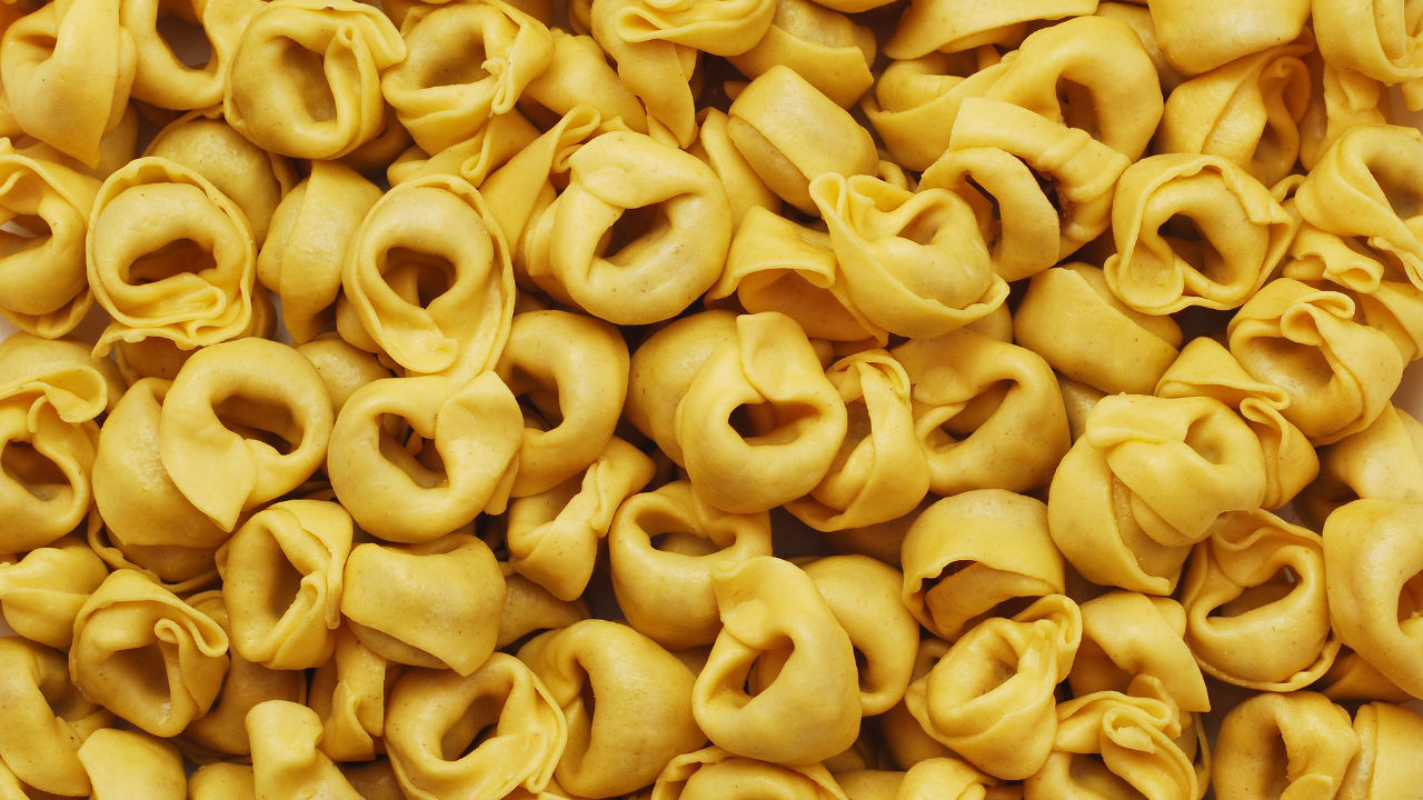 Tortellini al prosciutto crudo ritirati dai supermercati: il numero da controllare sulla confezione e il motivo del richiamo