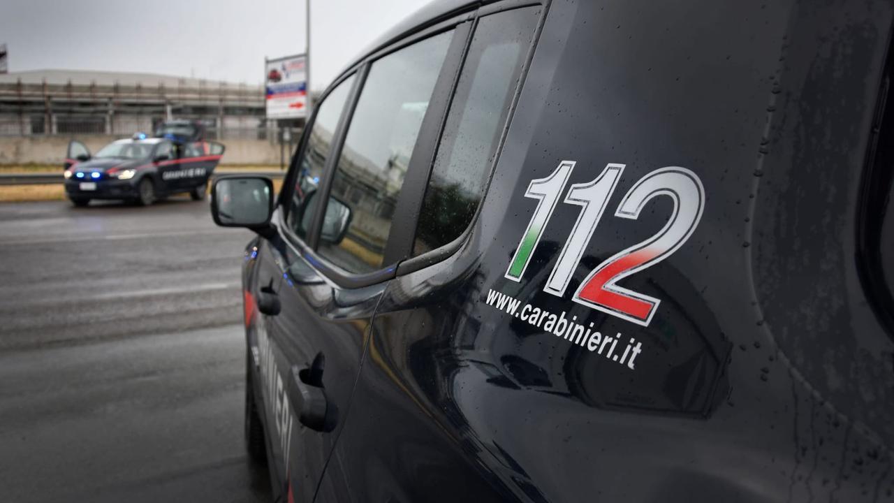 Dopo anni di maltrattamenti trova il coraggio di denunciare: il giudice allontana l’ex