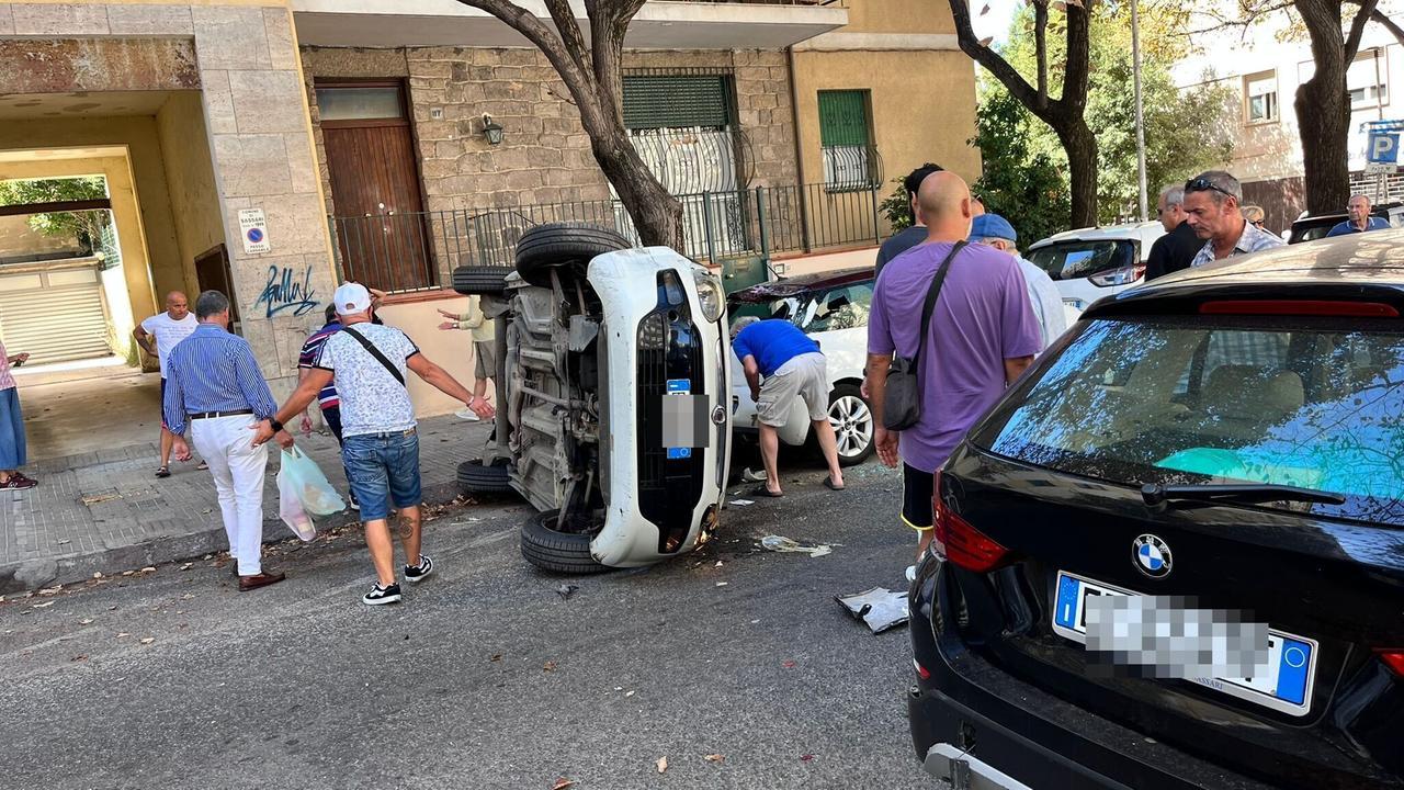 Sassari, perde il controllo dell’auto e si ribalta