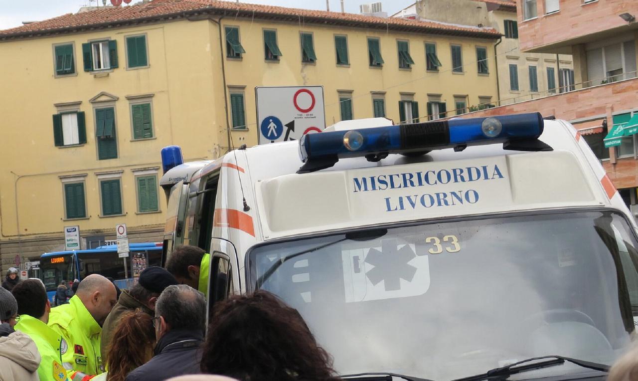 
	Un intervento della Misericordia di via Verdi in piazza Attias (foto d'archivio)

